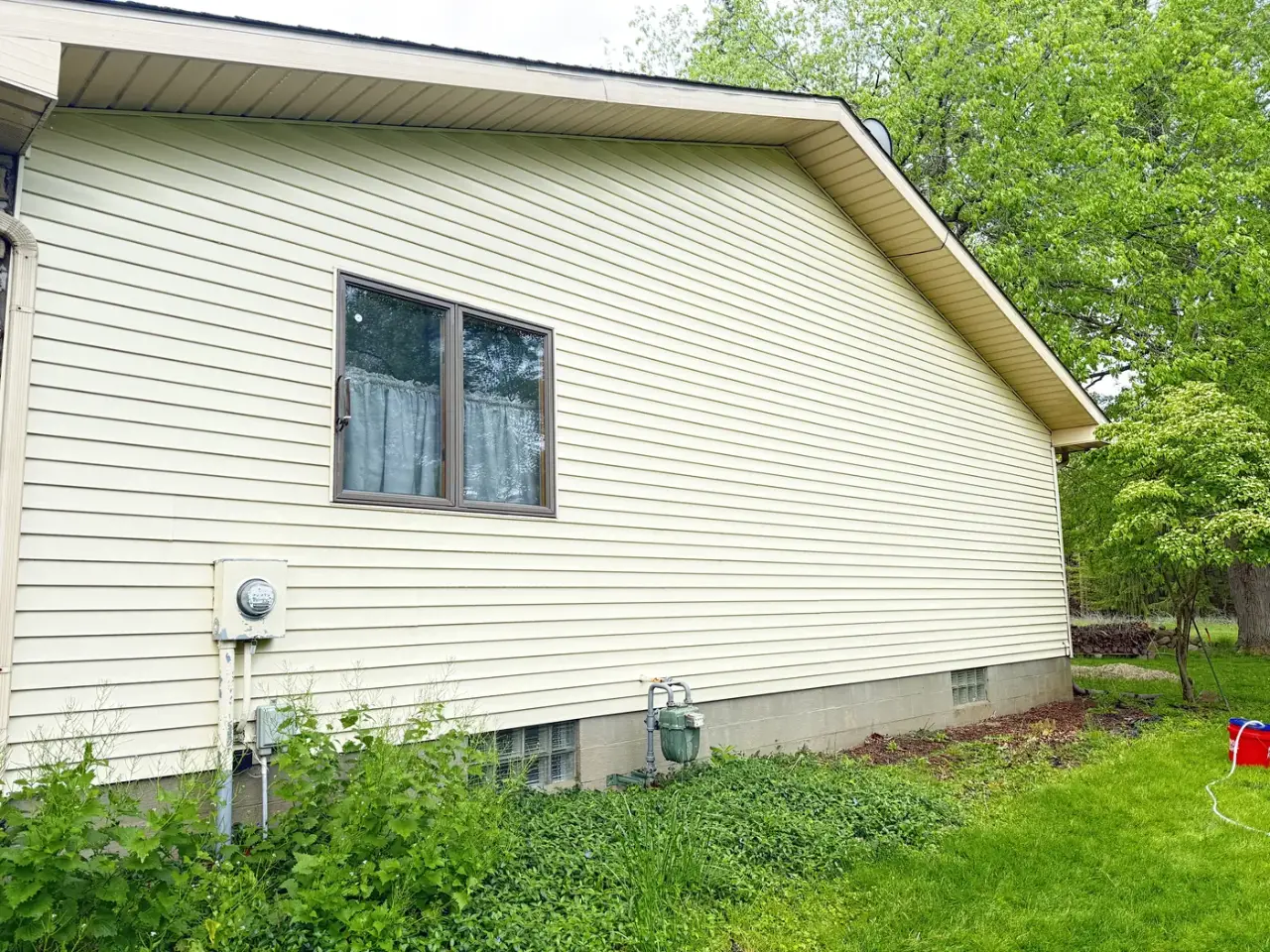 Medina home after a soft wash, siding clean and algae free
